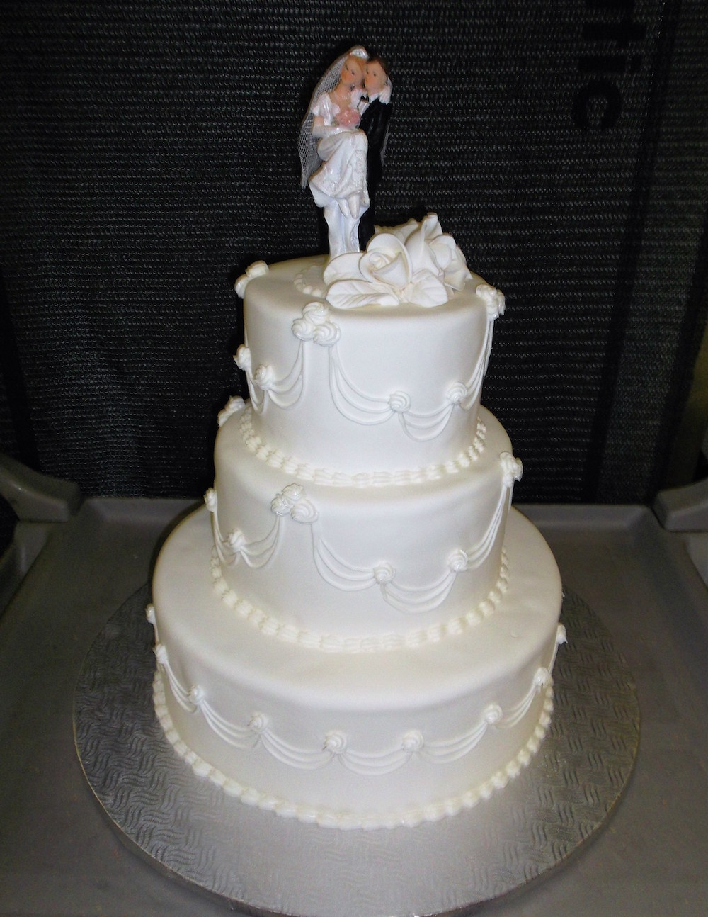 Gateau 3 Etages Blanc Immacule Boulangerie Lamontagne
