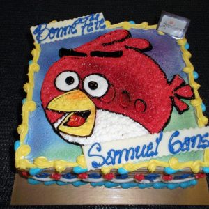 Gâteau carré oiseau rouge d'Angry Birds pour fête d'enfant.